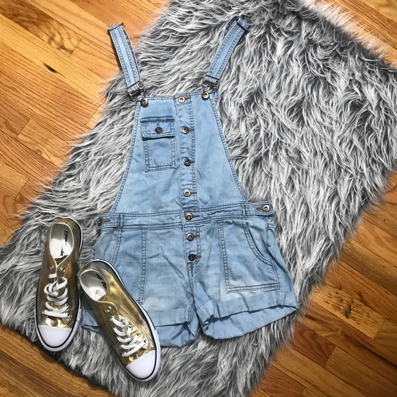 Forever 21 Denim - ♣️Forever 21 Light Wash Denim Overalls Size 28